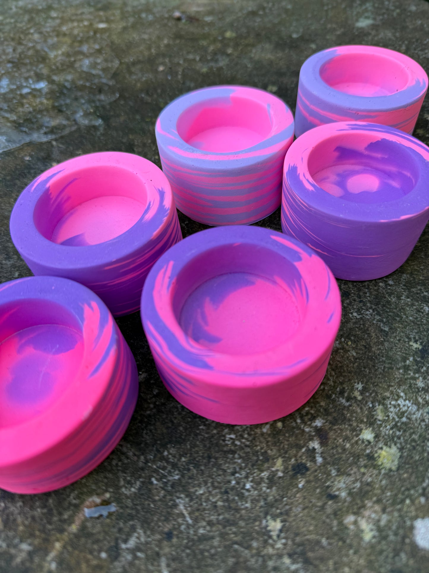 NEONS round tealight holder