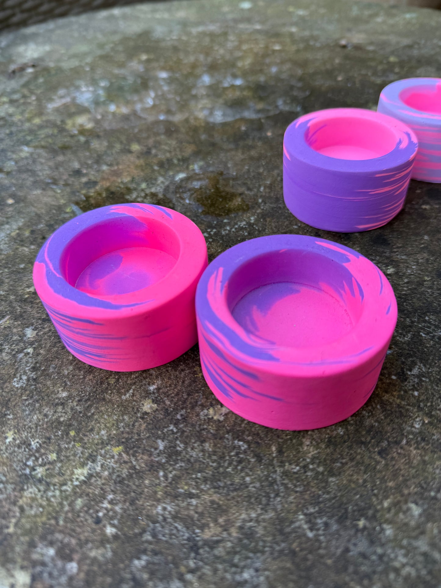 NEONS round tealight holder