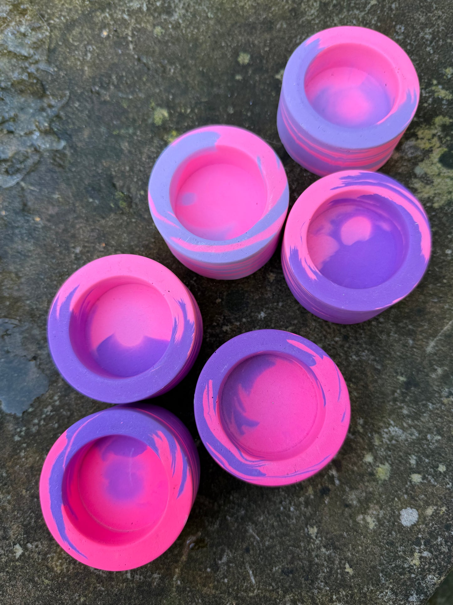 NEONS round tealight holder