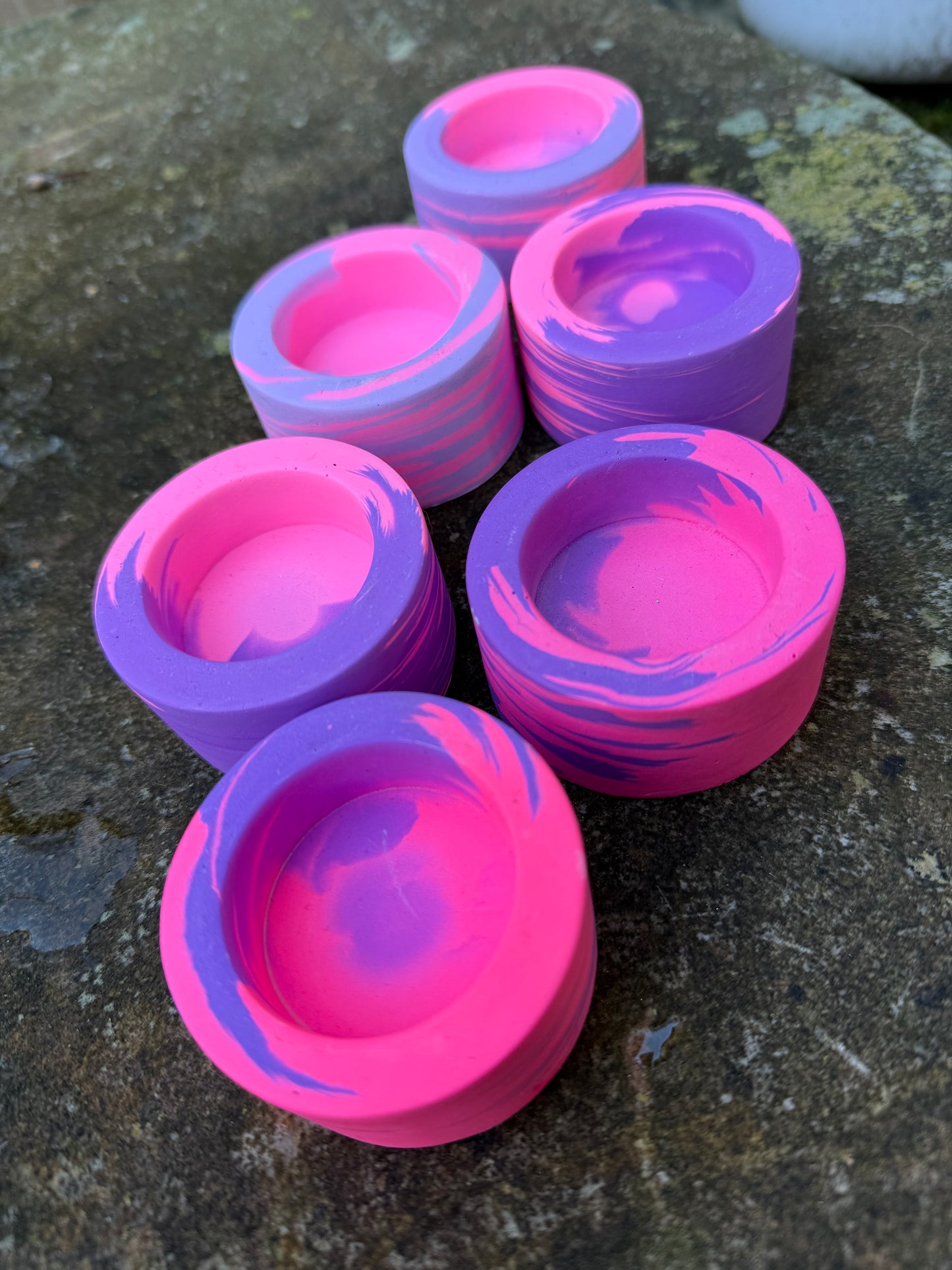 NEONS round tealight holder