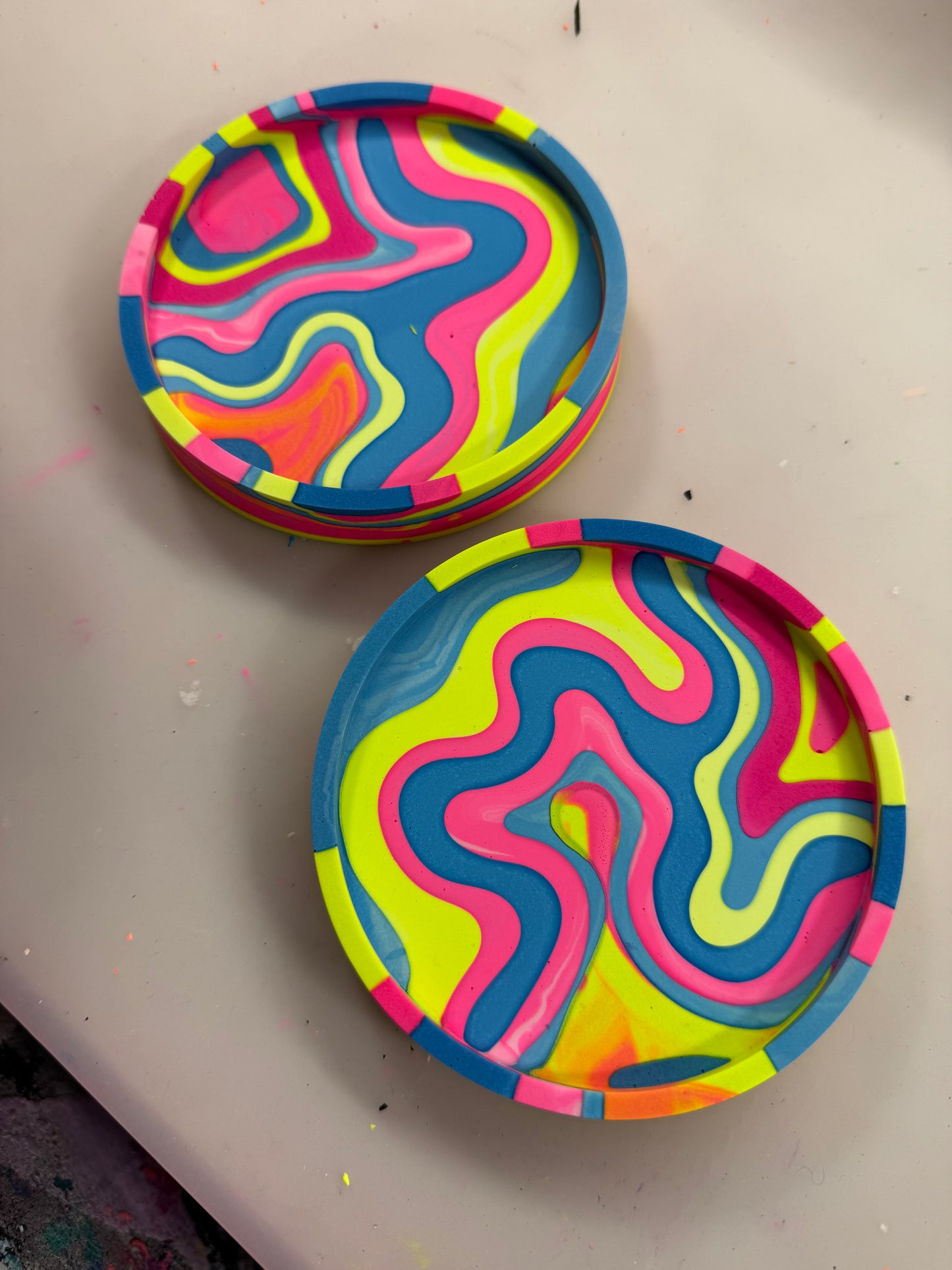 6 custom 'Fusion' circular trays