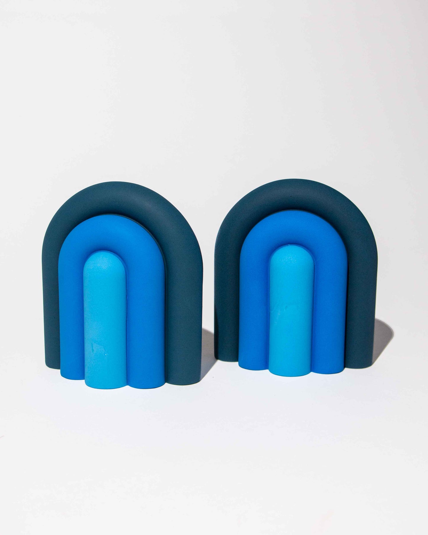 Blue ombre arch bookend