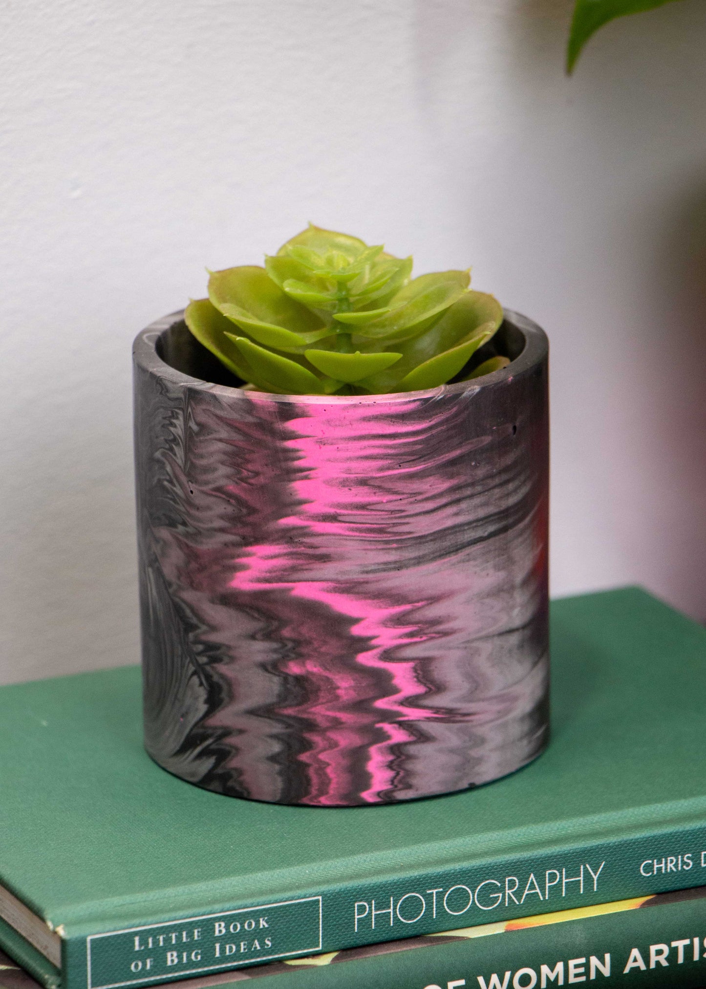 Small marbled planter