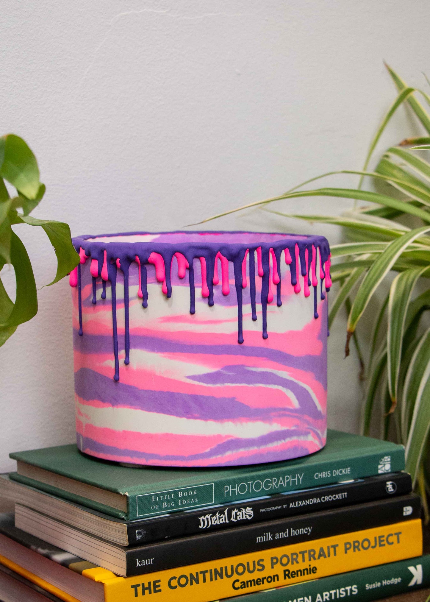 Drippy medium planter